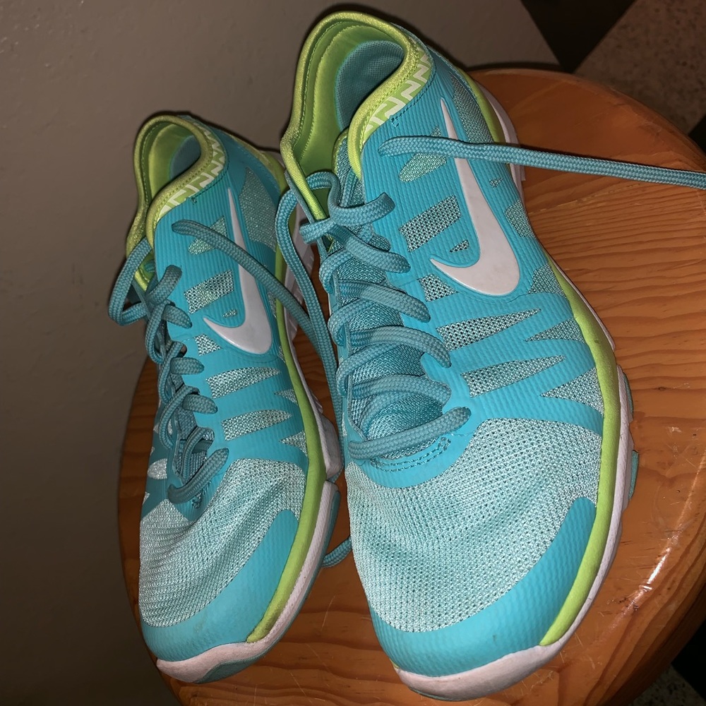 Nike tennis shoes